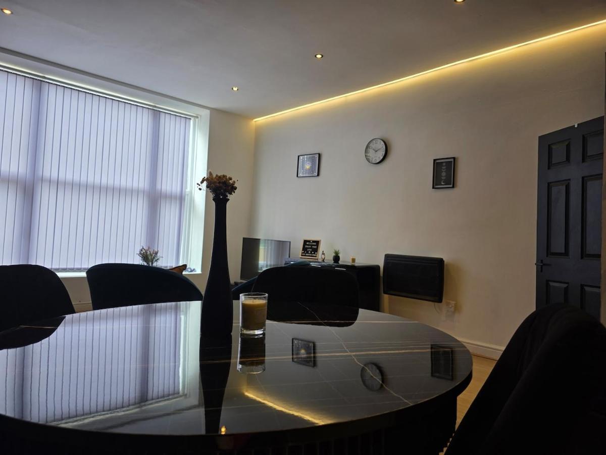 Deluxe 2br Near Center - Sleeps 6 Apartment *