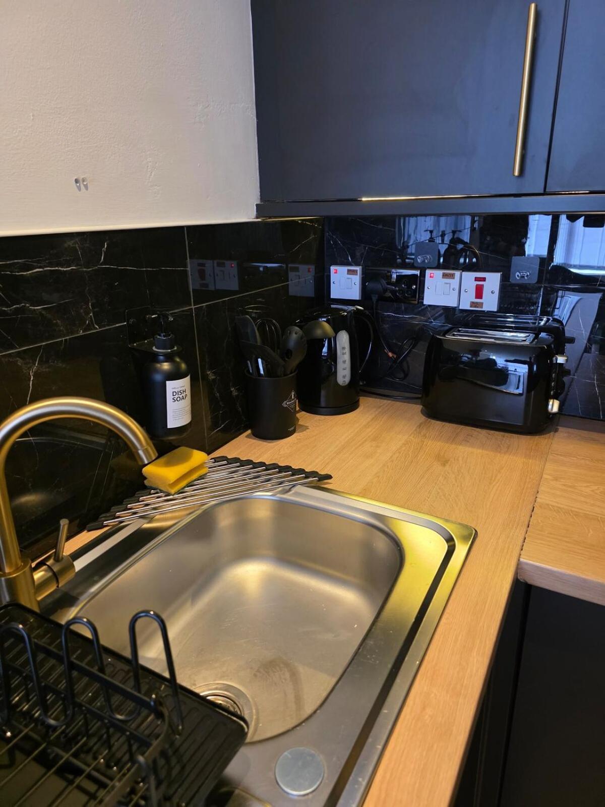Apartment Deluxe 2br Near Center - Sleeps 6 Liverpool