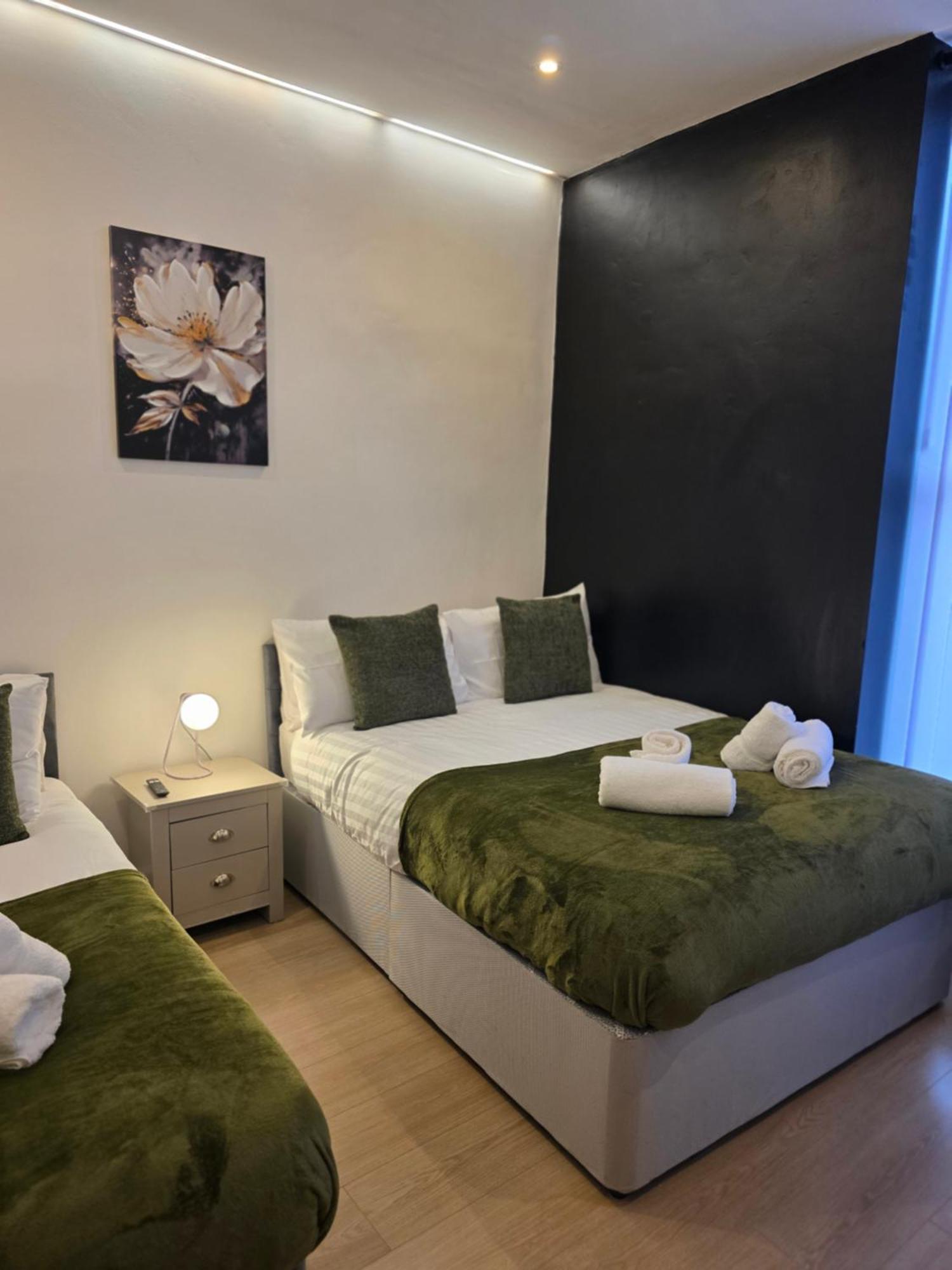 Deluxe 2br Near Center - Sleeps 6 Apartment