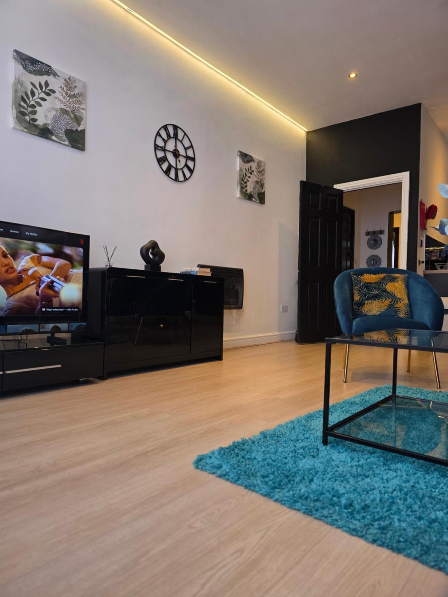 Deluxe 2br Near Center - Sleeps 6 Apartment Liverpool