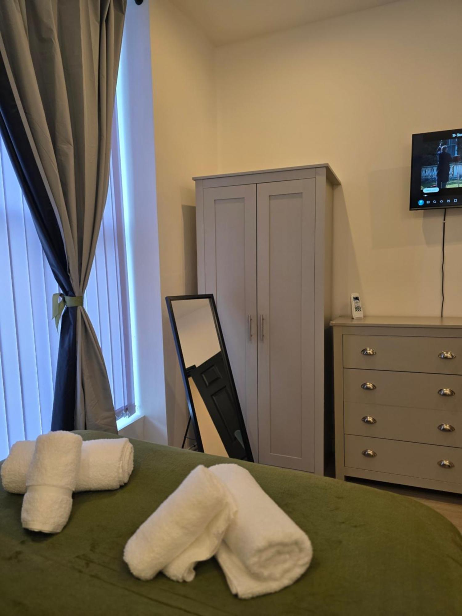 Deluxe 2br Near Center - Sleeps 6