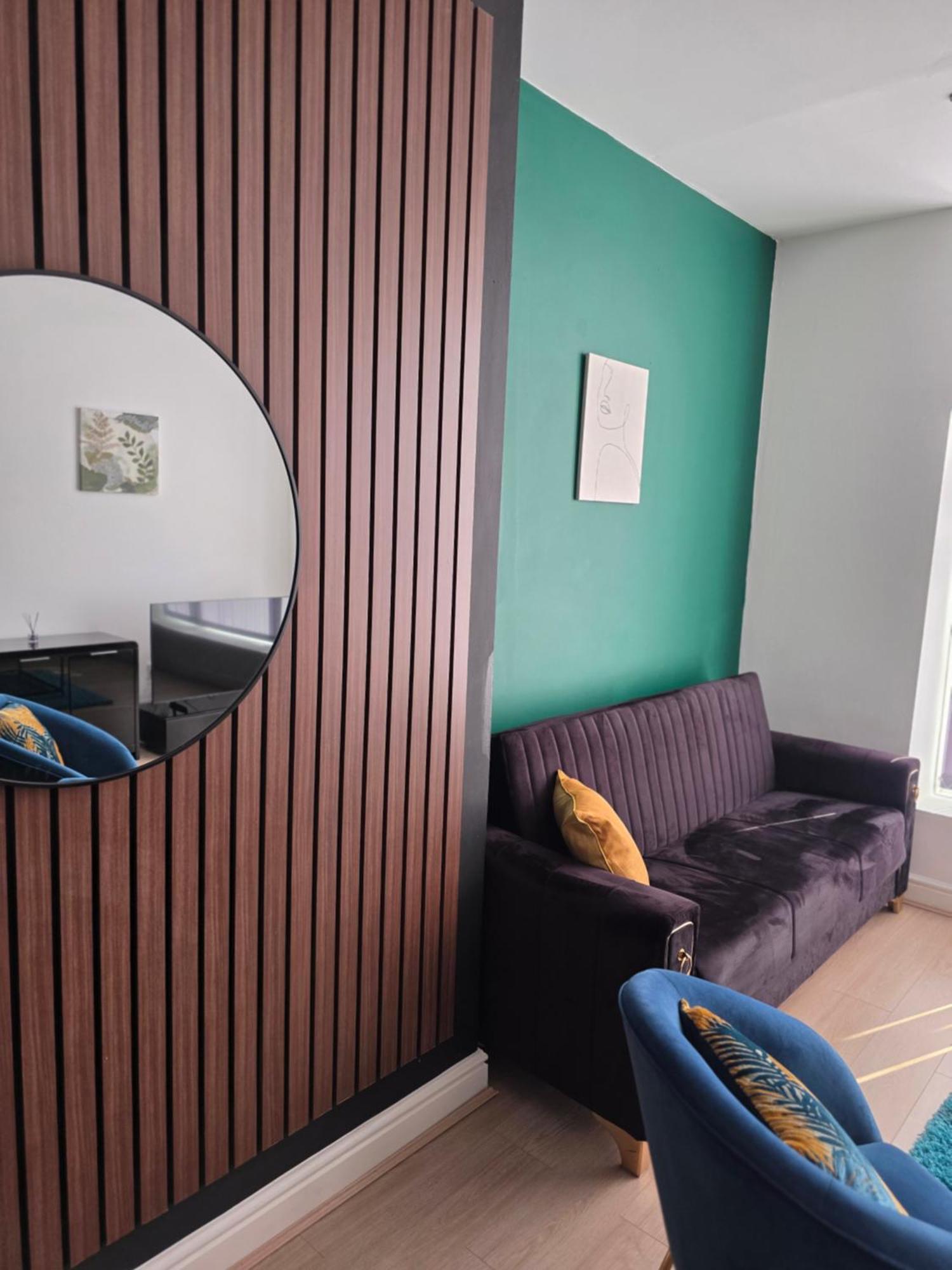 Deluxe 2br Near Center - Sleeps 6 Apartment *
