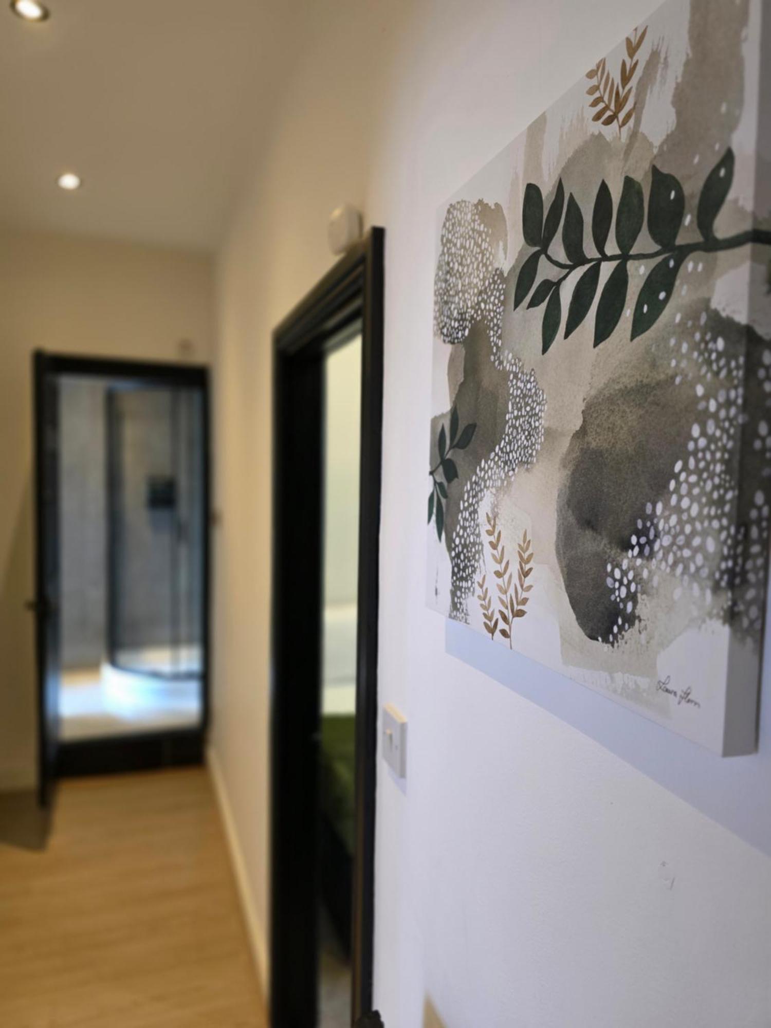 Apartment Deluxe 2br Near Center - Sleeps 6 *