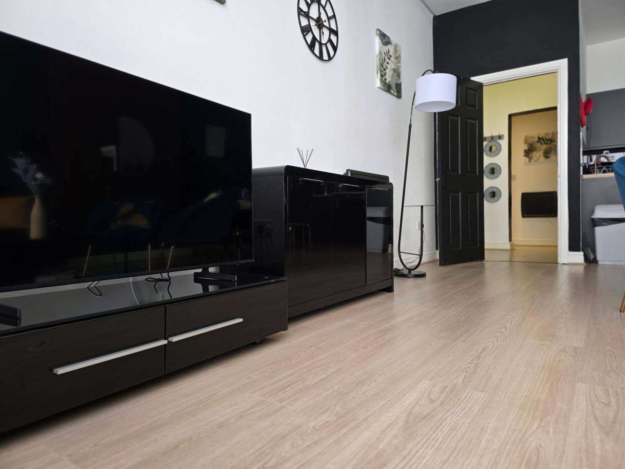 Deluxe 2br Near Center - Sleeps 6 * Liverpool