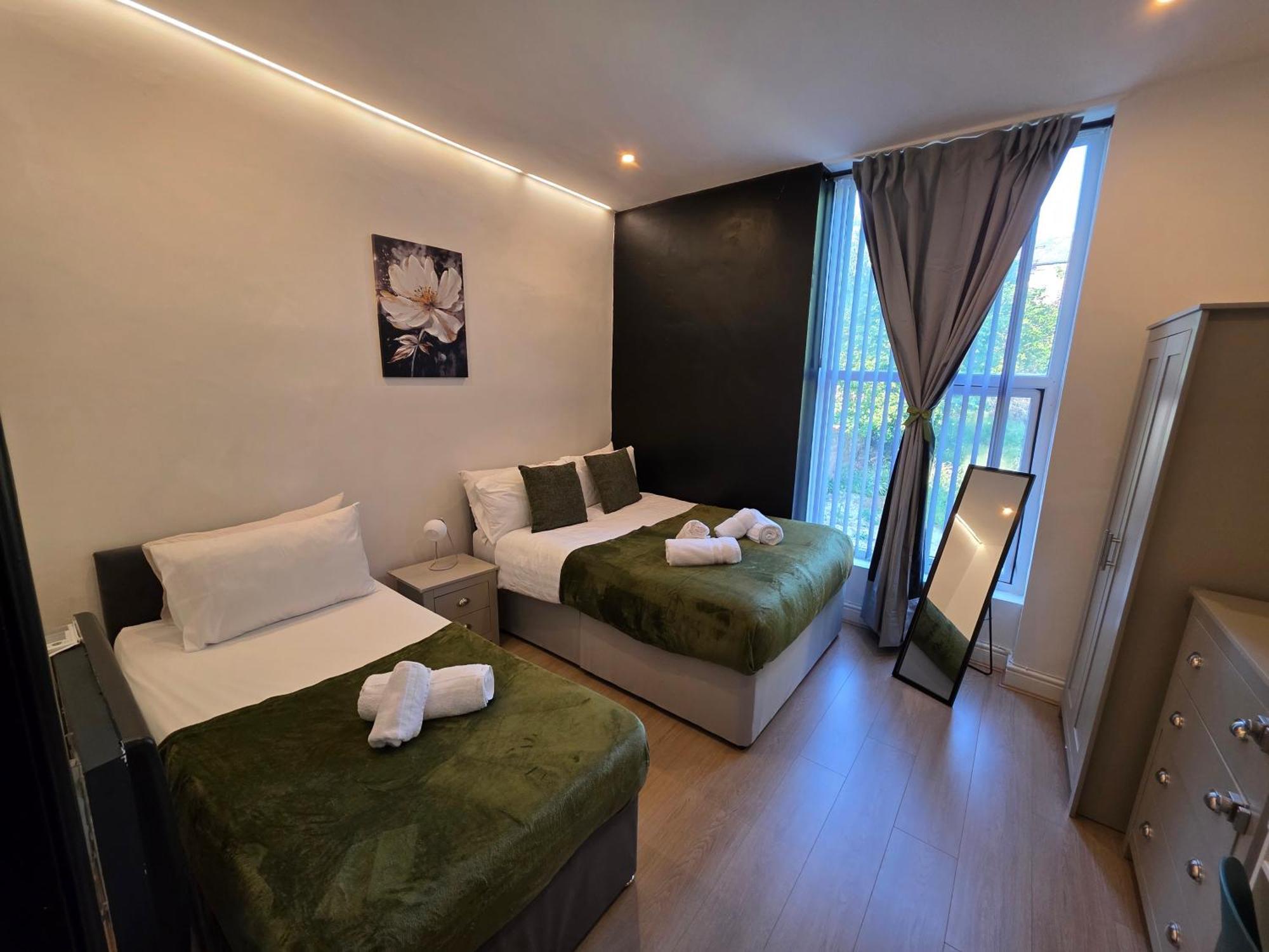 Deluxe 2br Near Center - Sleeps 6 * Liverpool