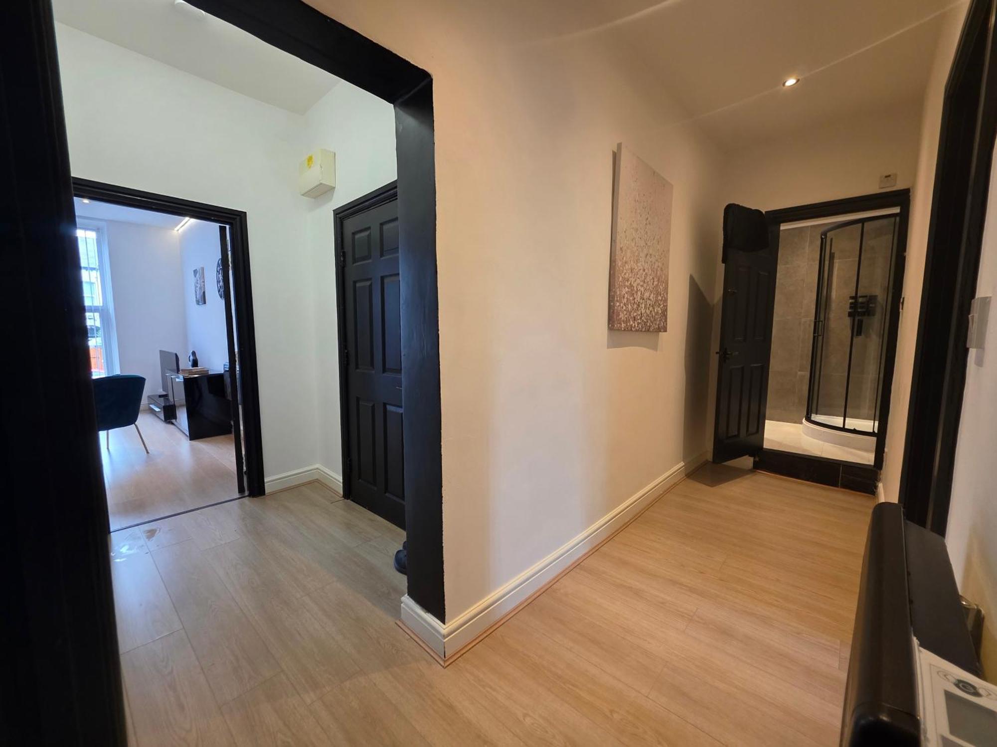 Deluxe 2br Near Center - Sleeps 6 *
