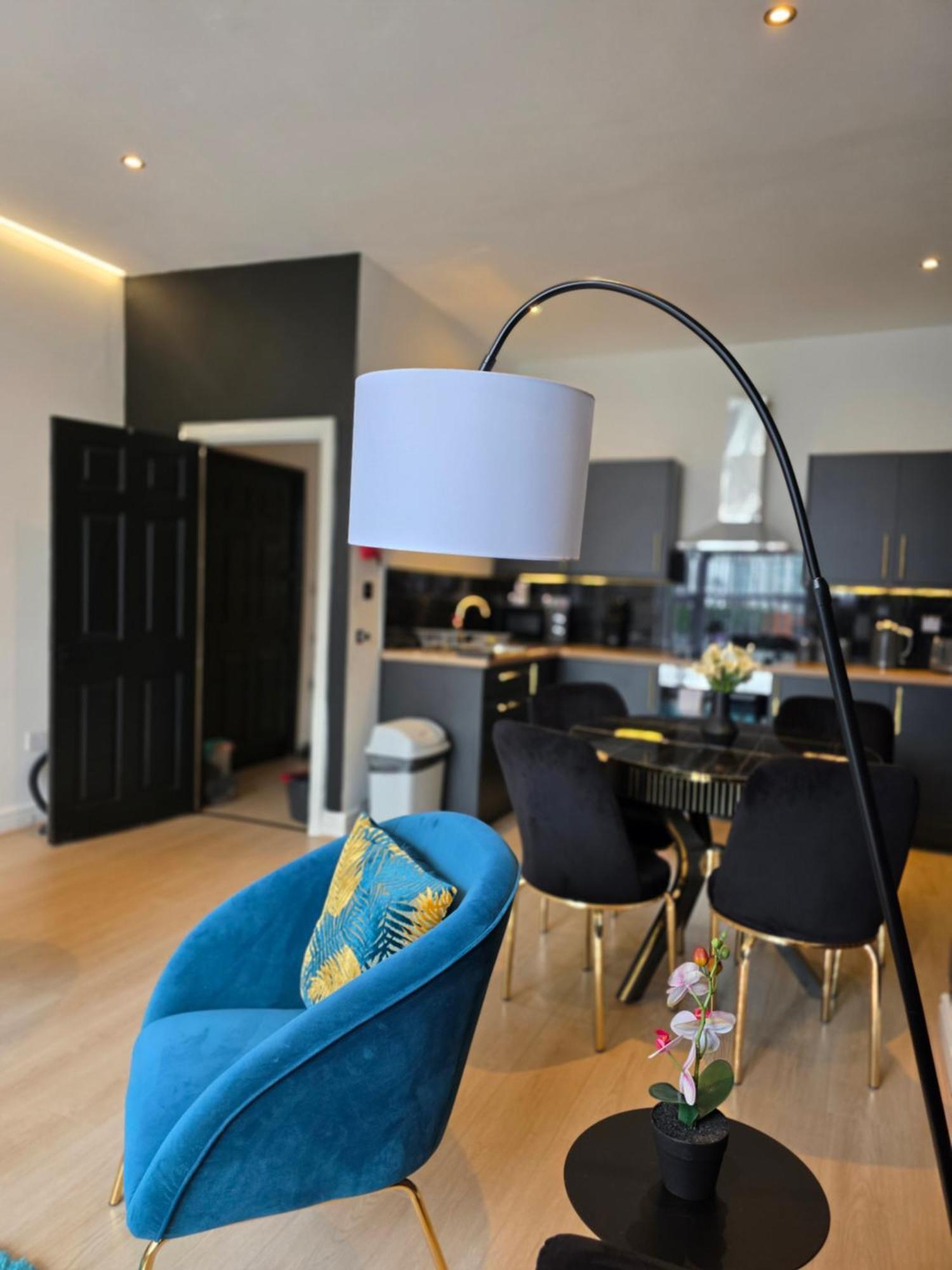 Apartment Deluxe 2br Near Center - Sleeps 6 Liverpool